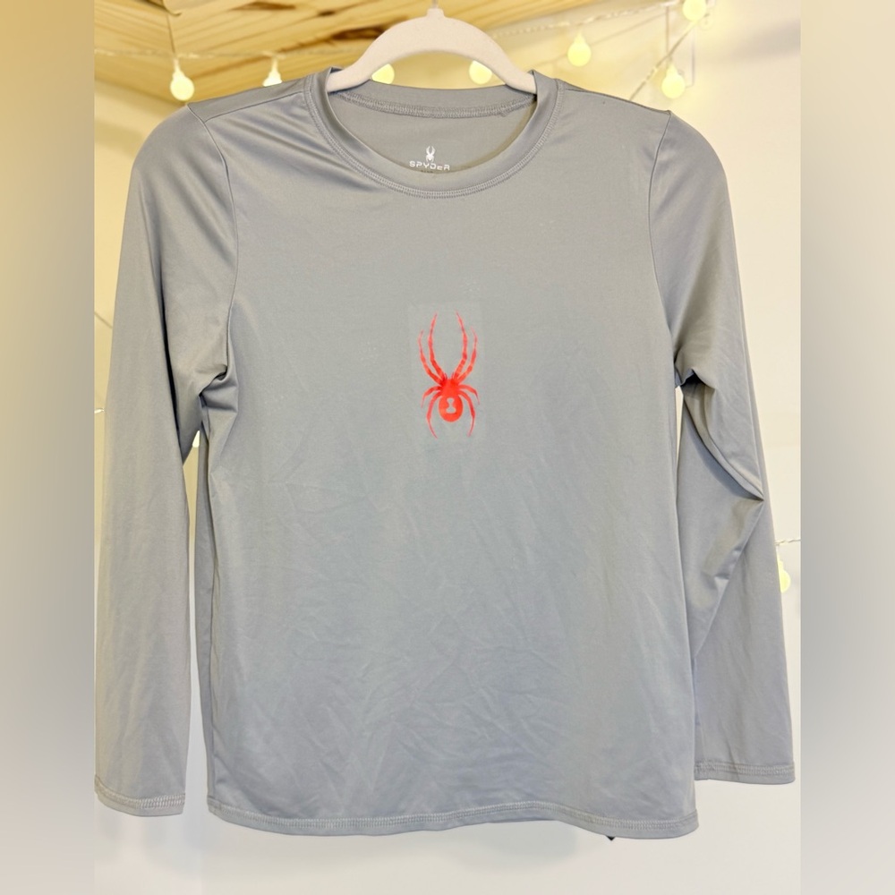 🌾 Spyder Gray Long Sleeve Tee with Red Spider